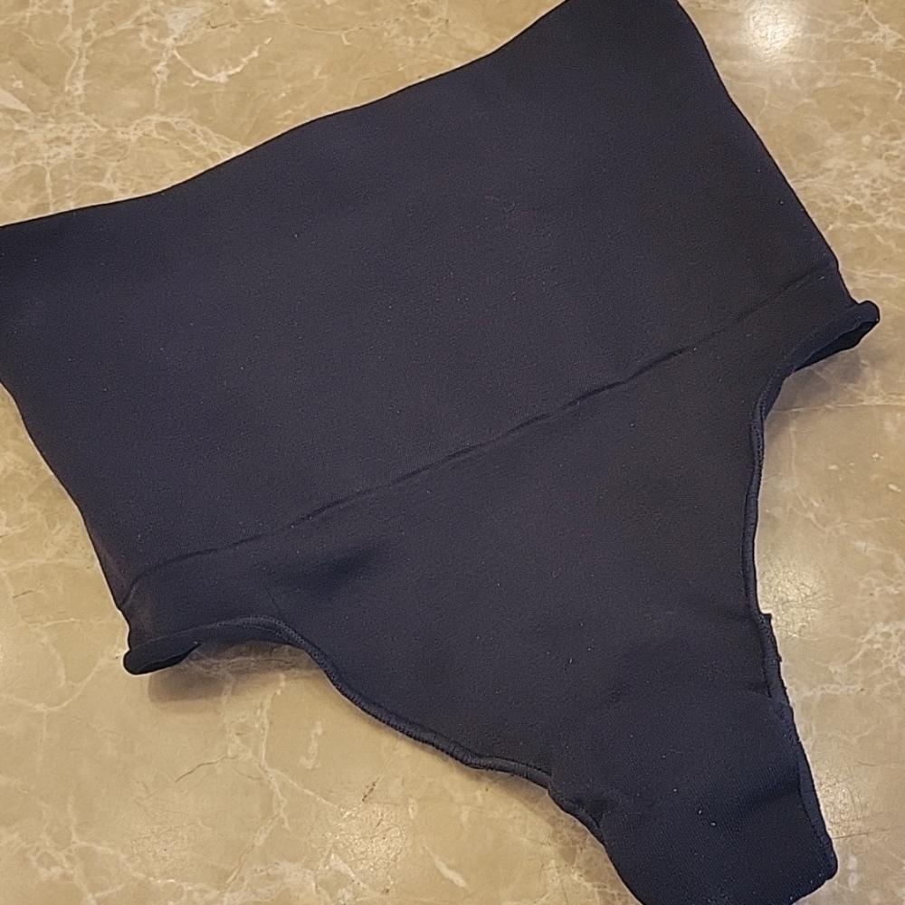 SPANXsmooth™Contouring Thong, S/M